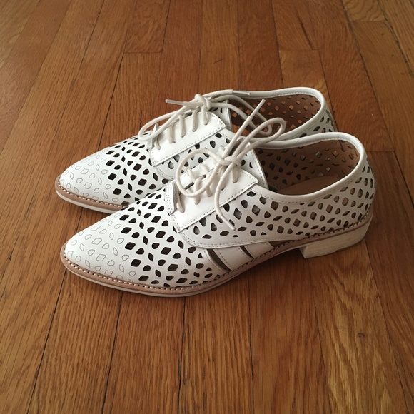 White Leather Oxford - Size 6.5 - Picture 1 of 3